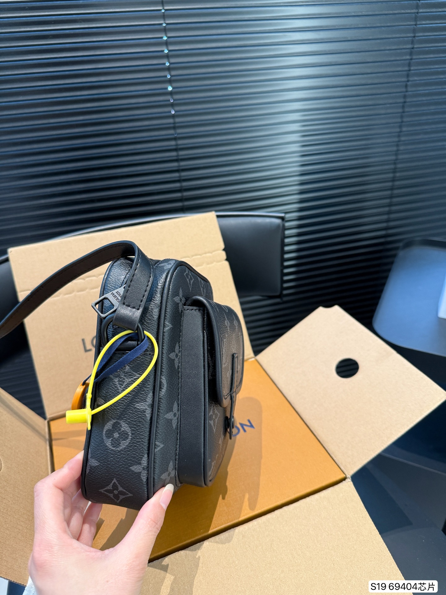 LV messenger bag men's camera bag