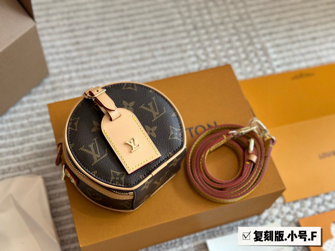 LV BOITE small round bag