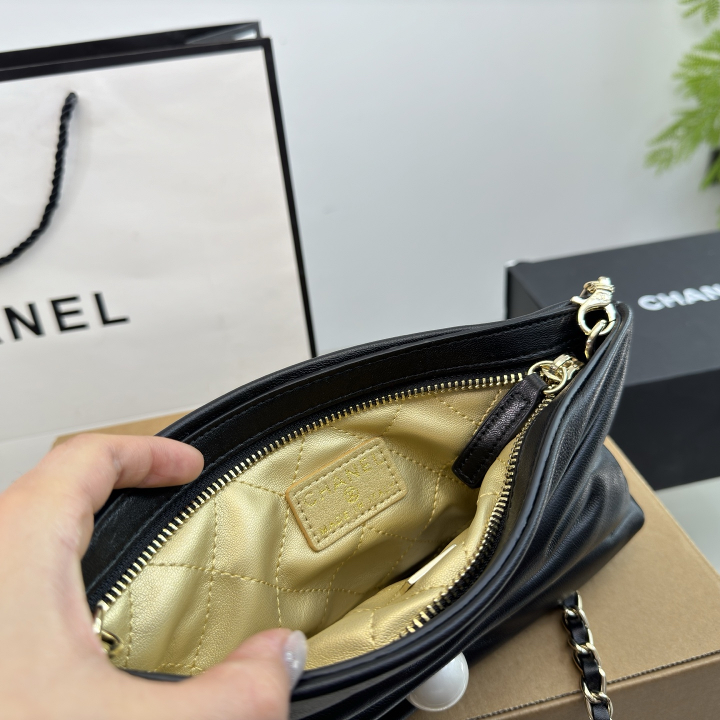 Chanel 25S Pearl bracelet bag
