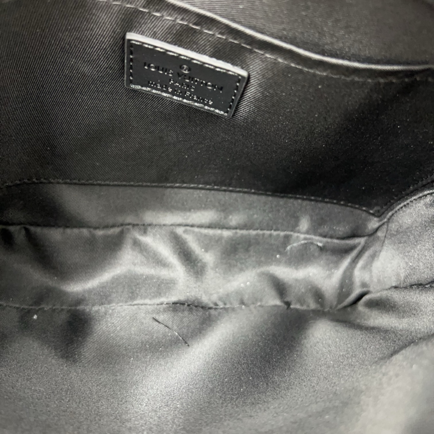 Louisvuitton off-white shoulder strap messenger bag