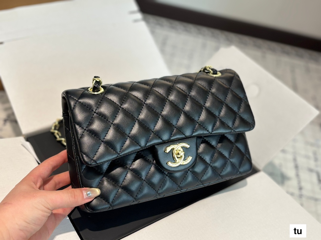 Chanel chain crossbody bag