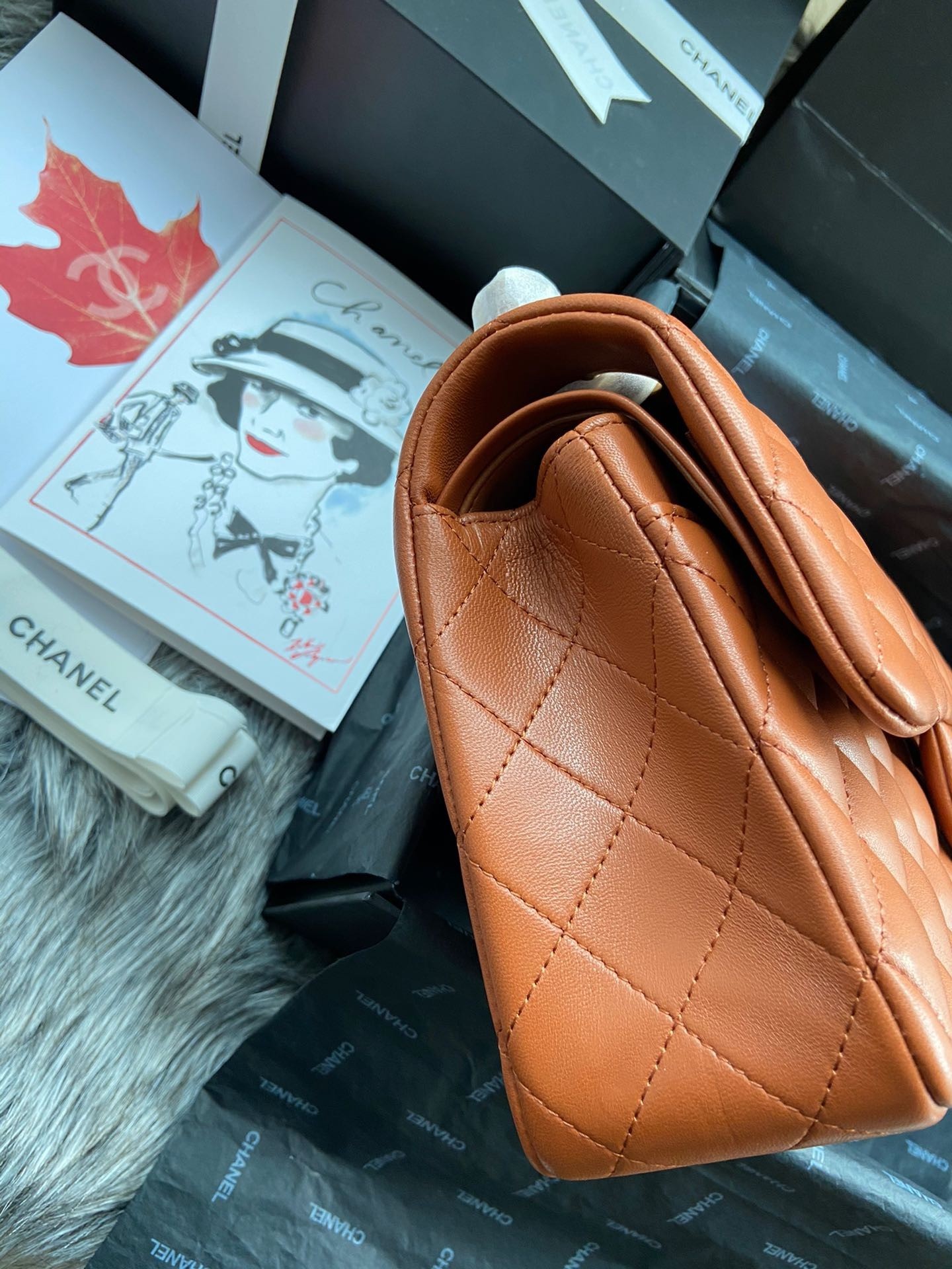 Top version chanel chain shoulder bag