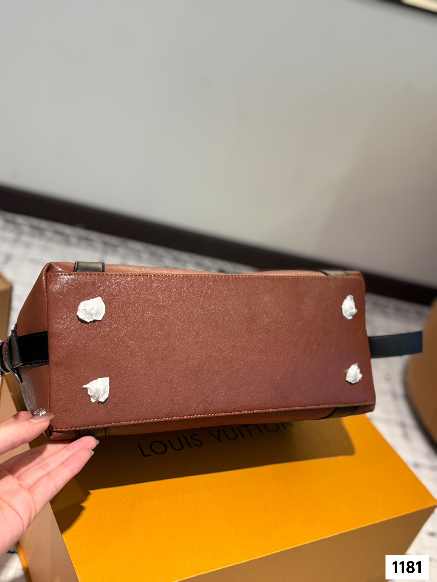 LV new handbags are simple and stylish