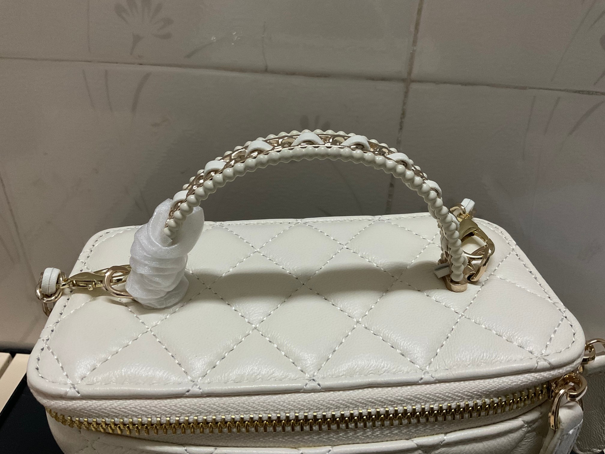 Chanel chain crossbody shoulder bag