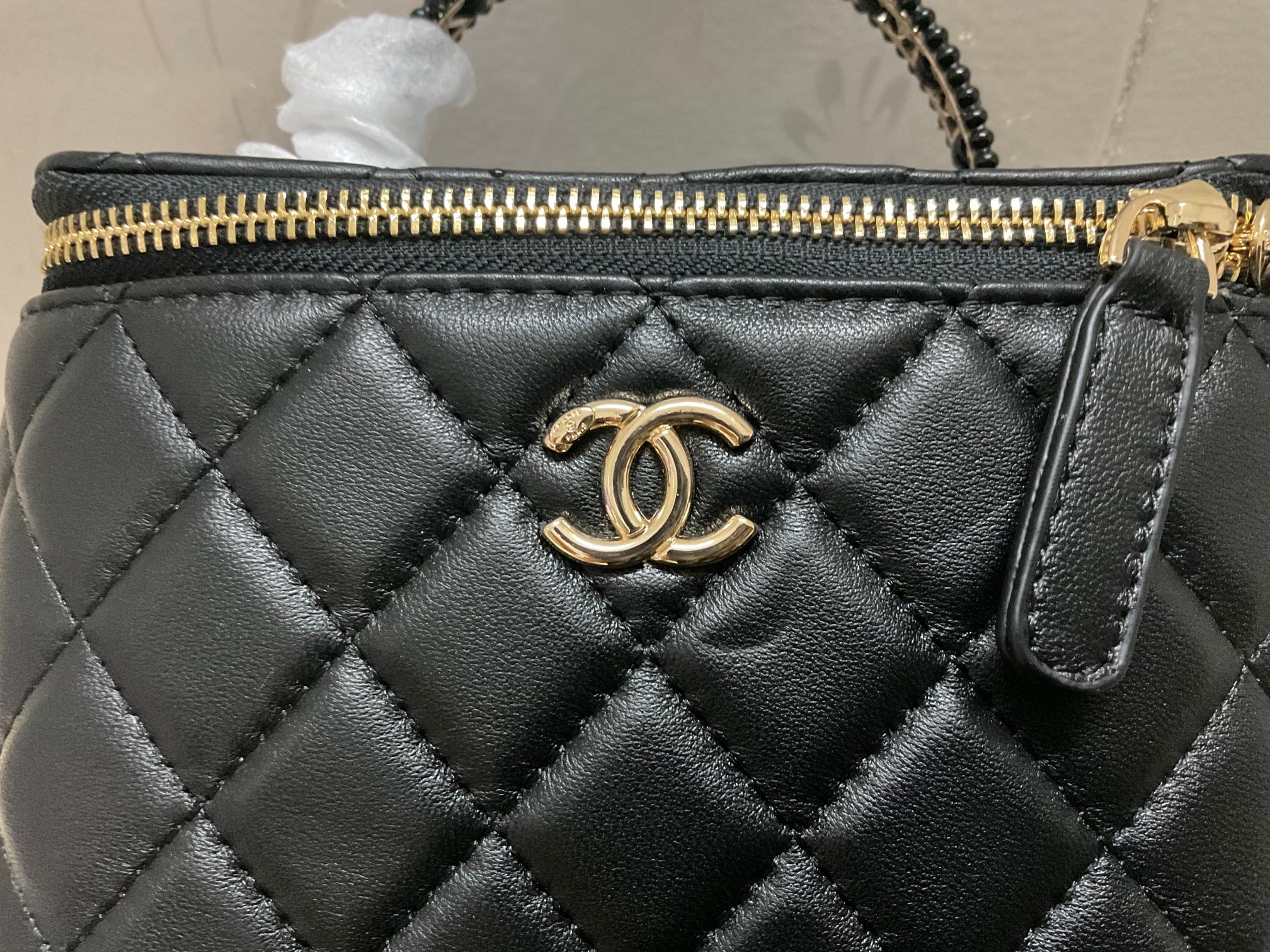 Chanel chain crossbody shoulder bag
