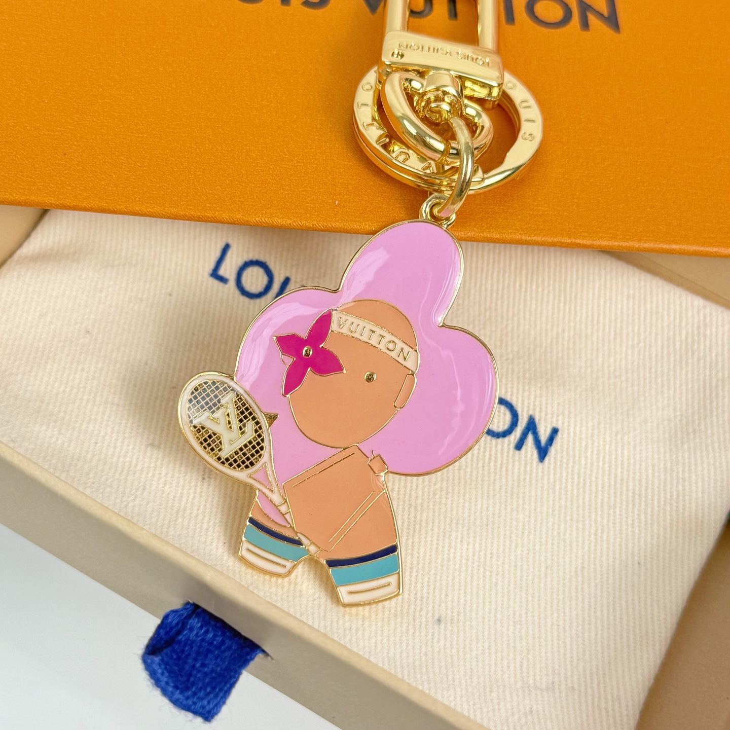 VIVIENNE ON THE COURT keychain