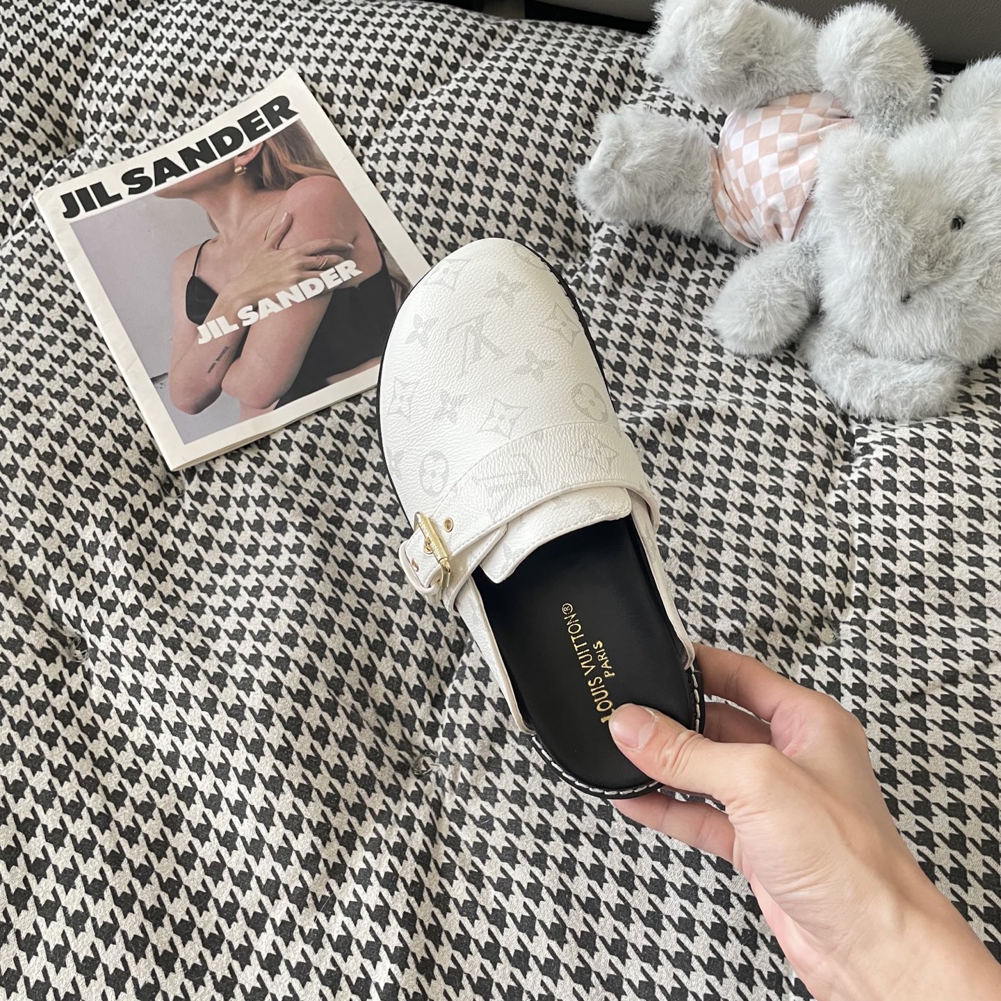 LV couple closed toe slippers