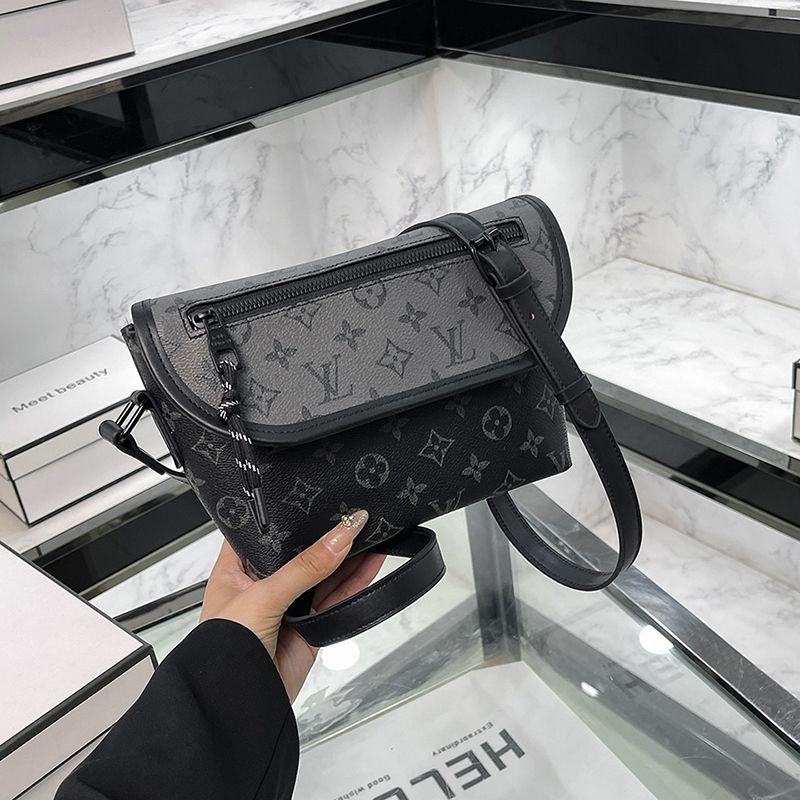 Louis Vuitton flip bag new retro small square bag women's versatile handbag single shoulder men's crossbody bag