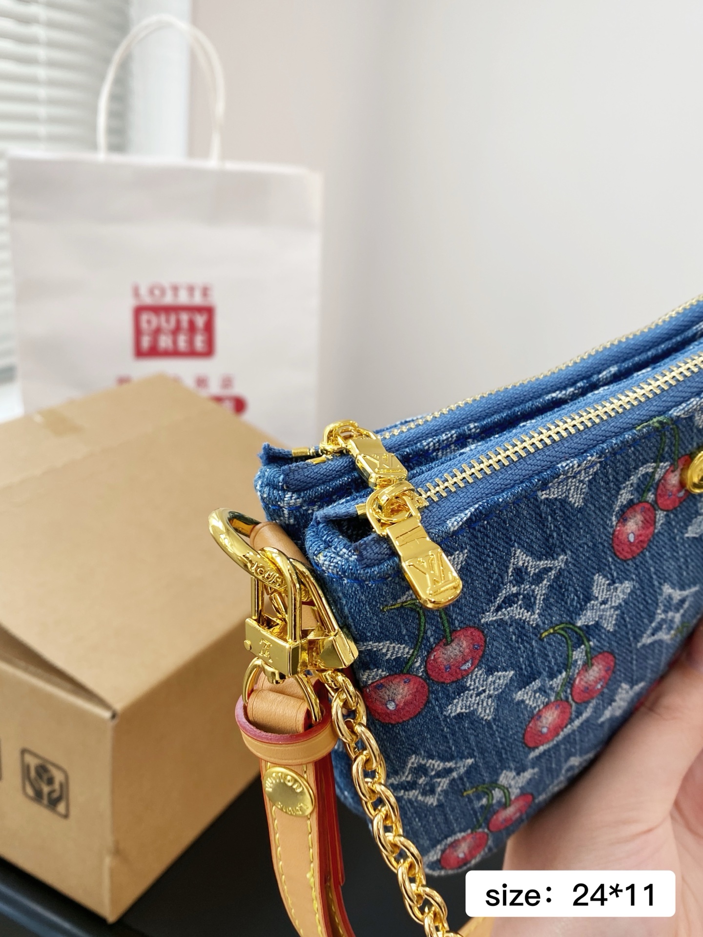 LV pochette double zipper bag