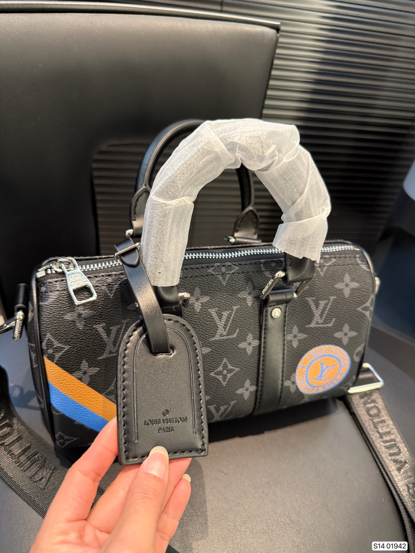 LV keep single shoulder pillow bag