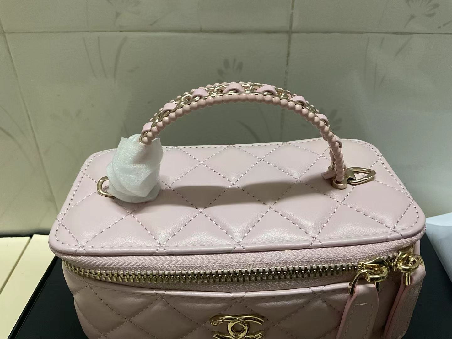 Chanel chain crossbody shoulder bag