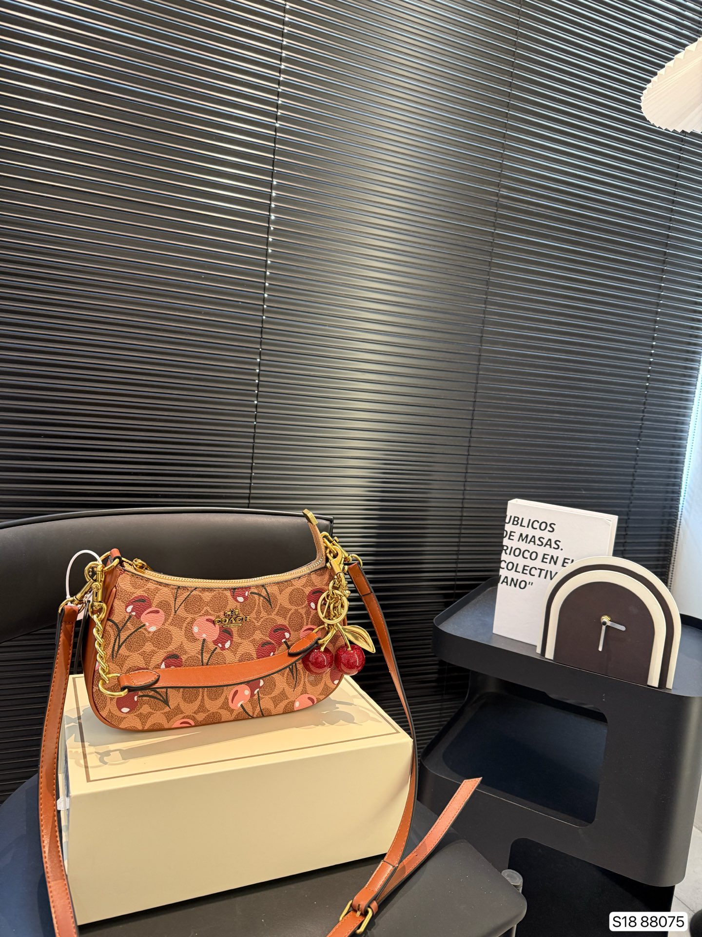 COACH underarm bag shoulder messenger bag