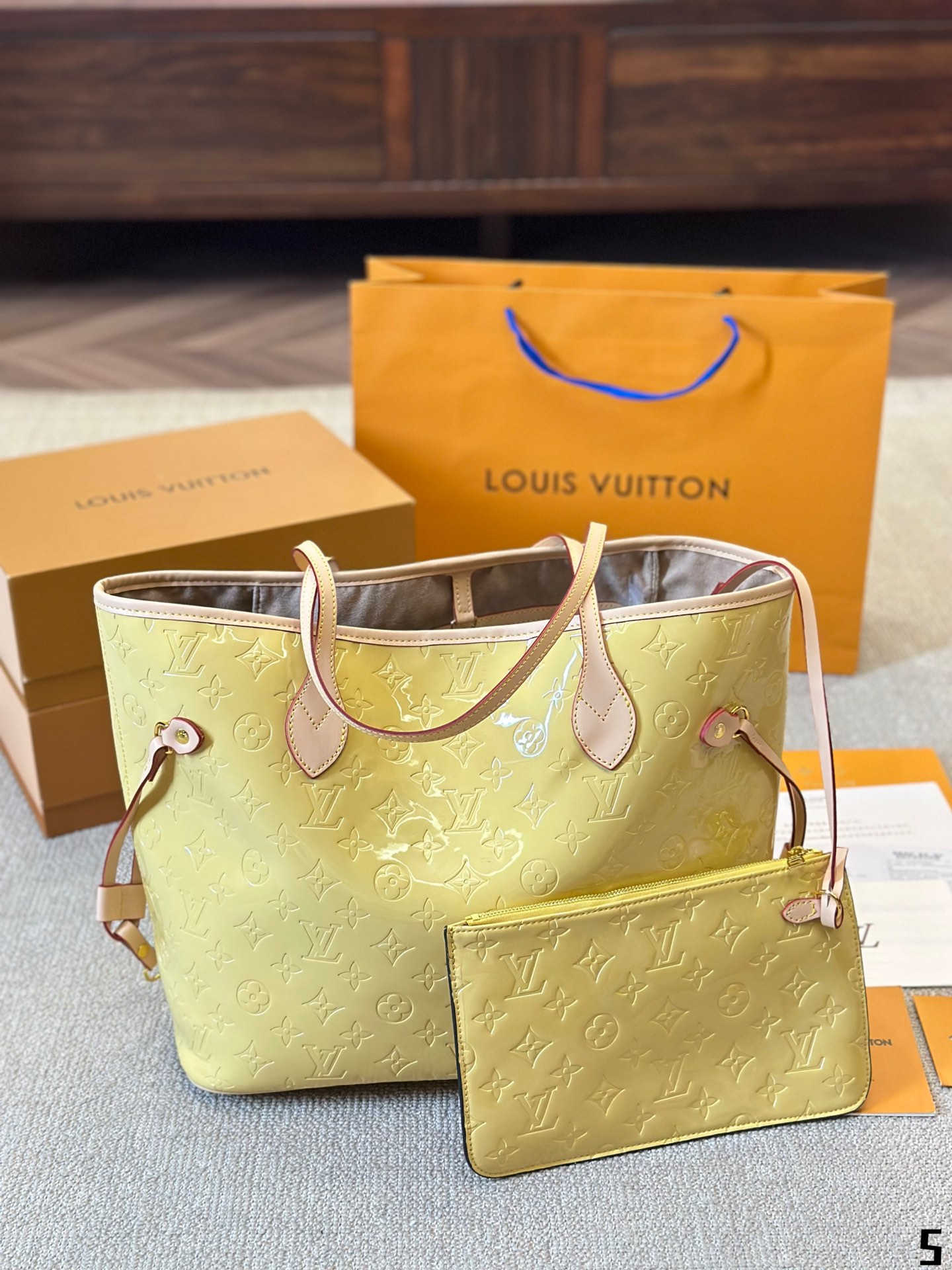 LV neverfull bag patent leather