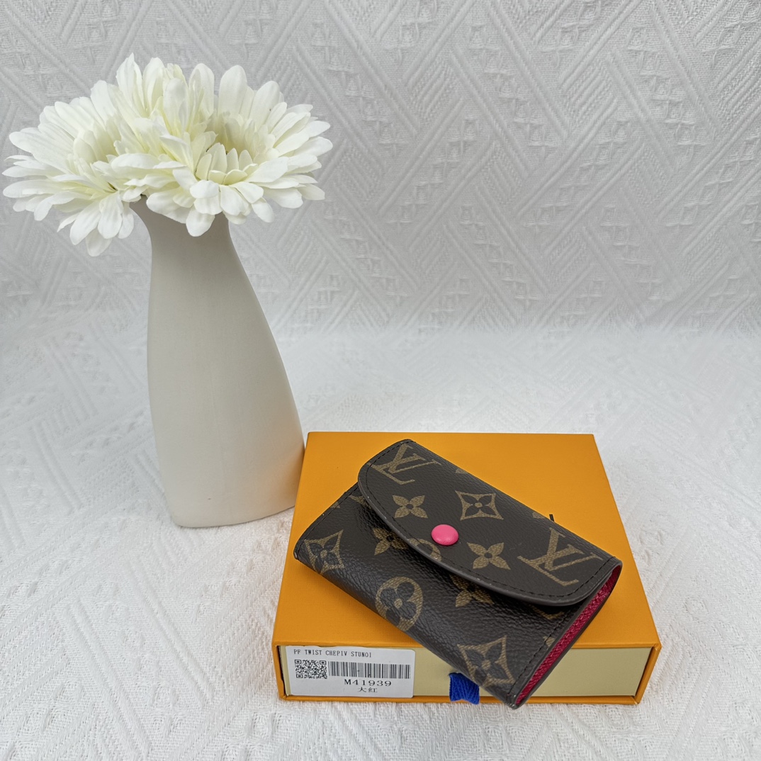 LV compact and practical coin purse