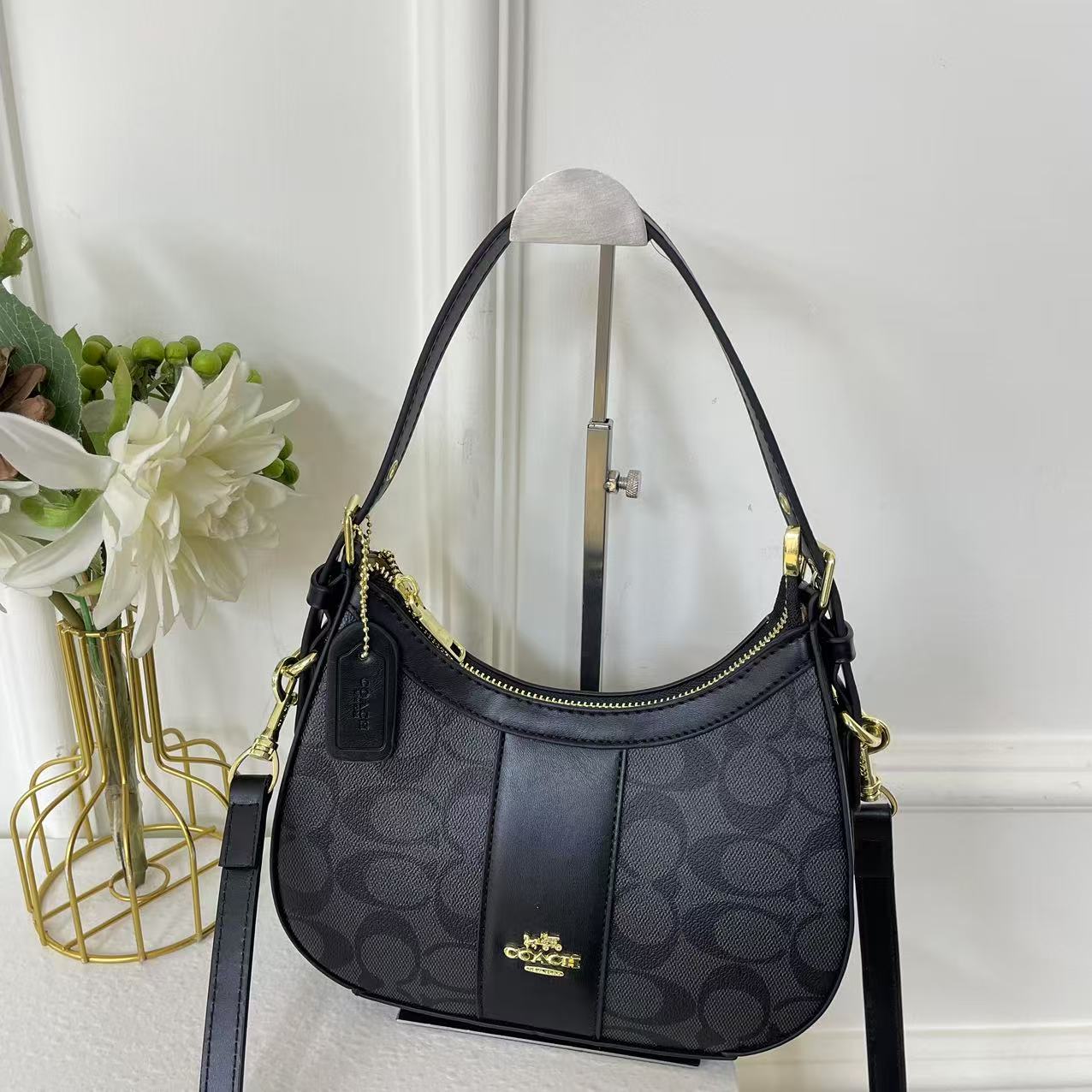 Coach women's shoulder bag armpit bag