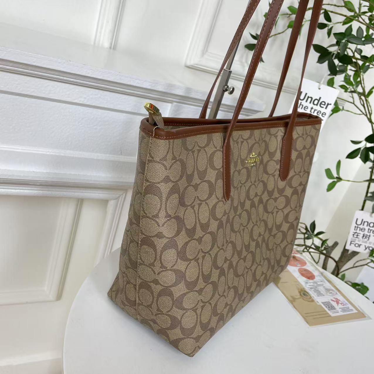 Coach simple fashion shopping bag