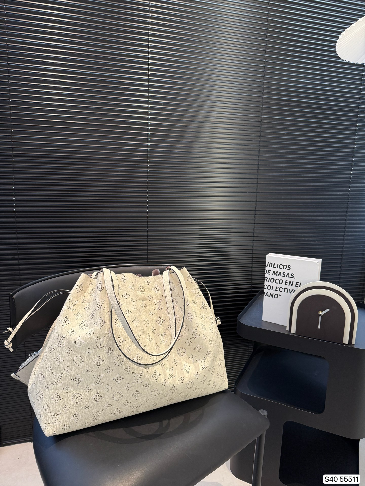 LV simple and stylish tote bag