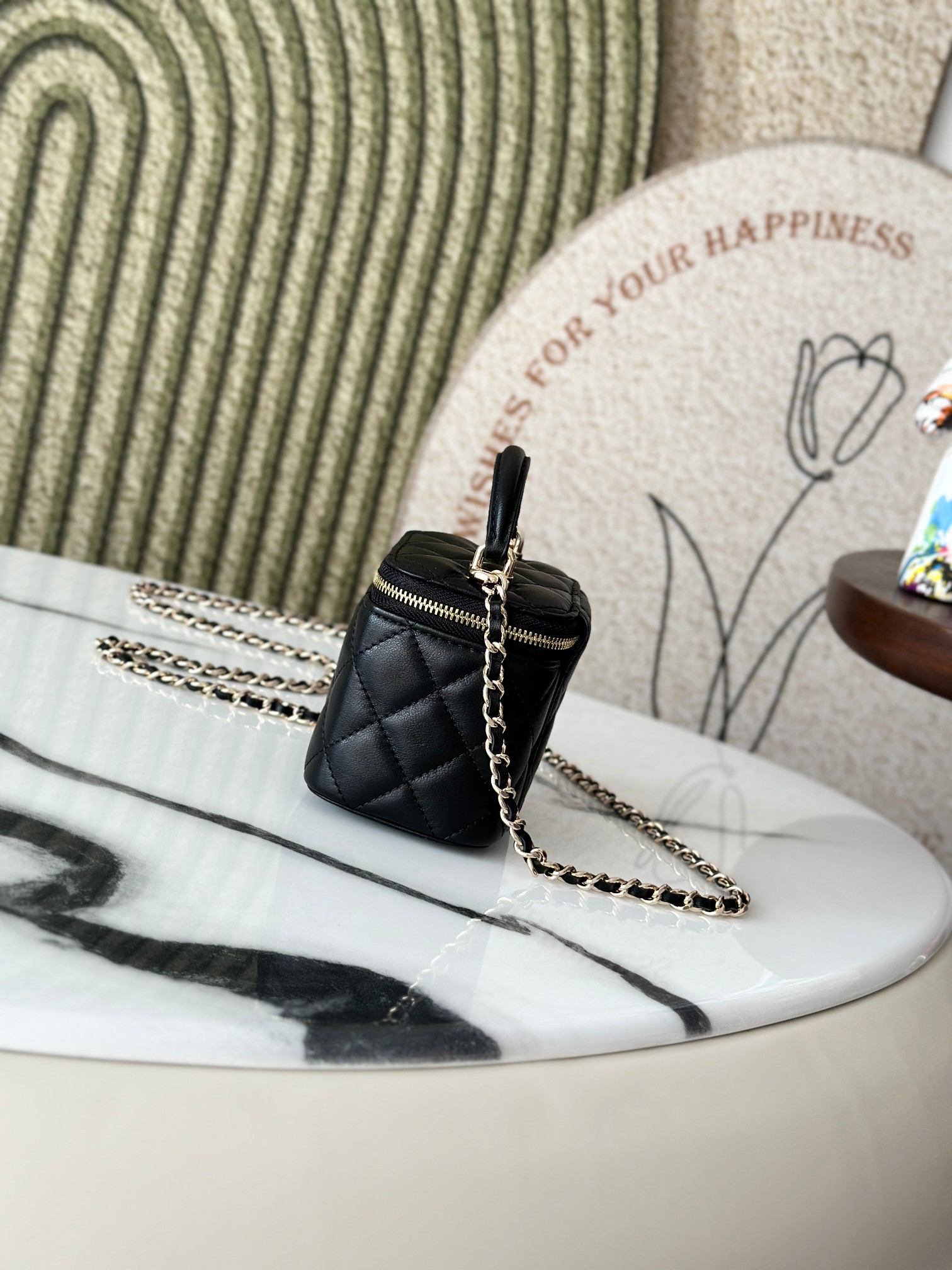 Top version Chanel Chain Makeup Bag with a makeup mirror inside