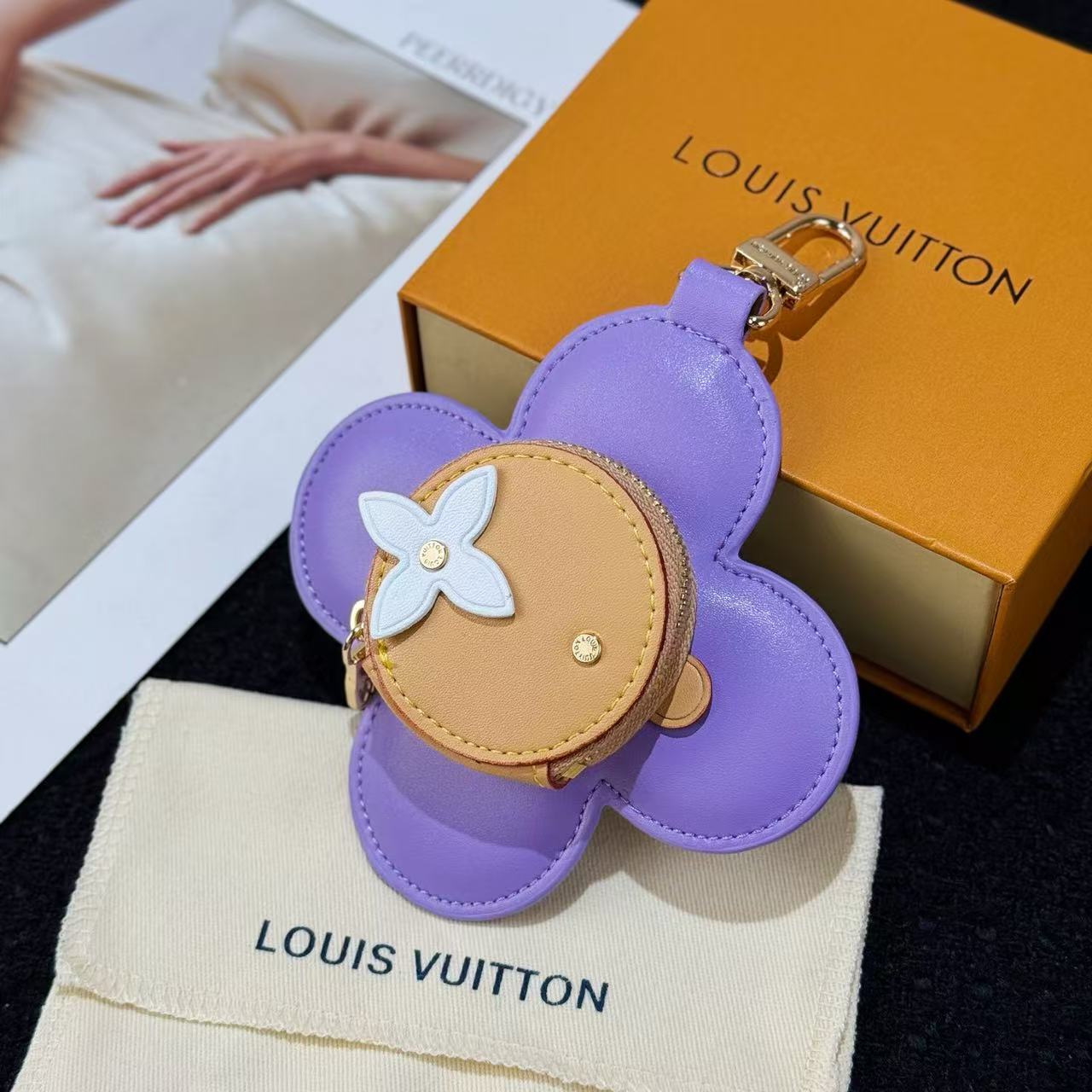 Louis Vuitton vivienne Sunflower Coin Purse pendant