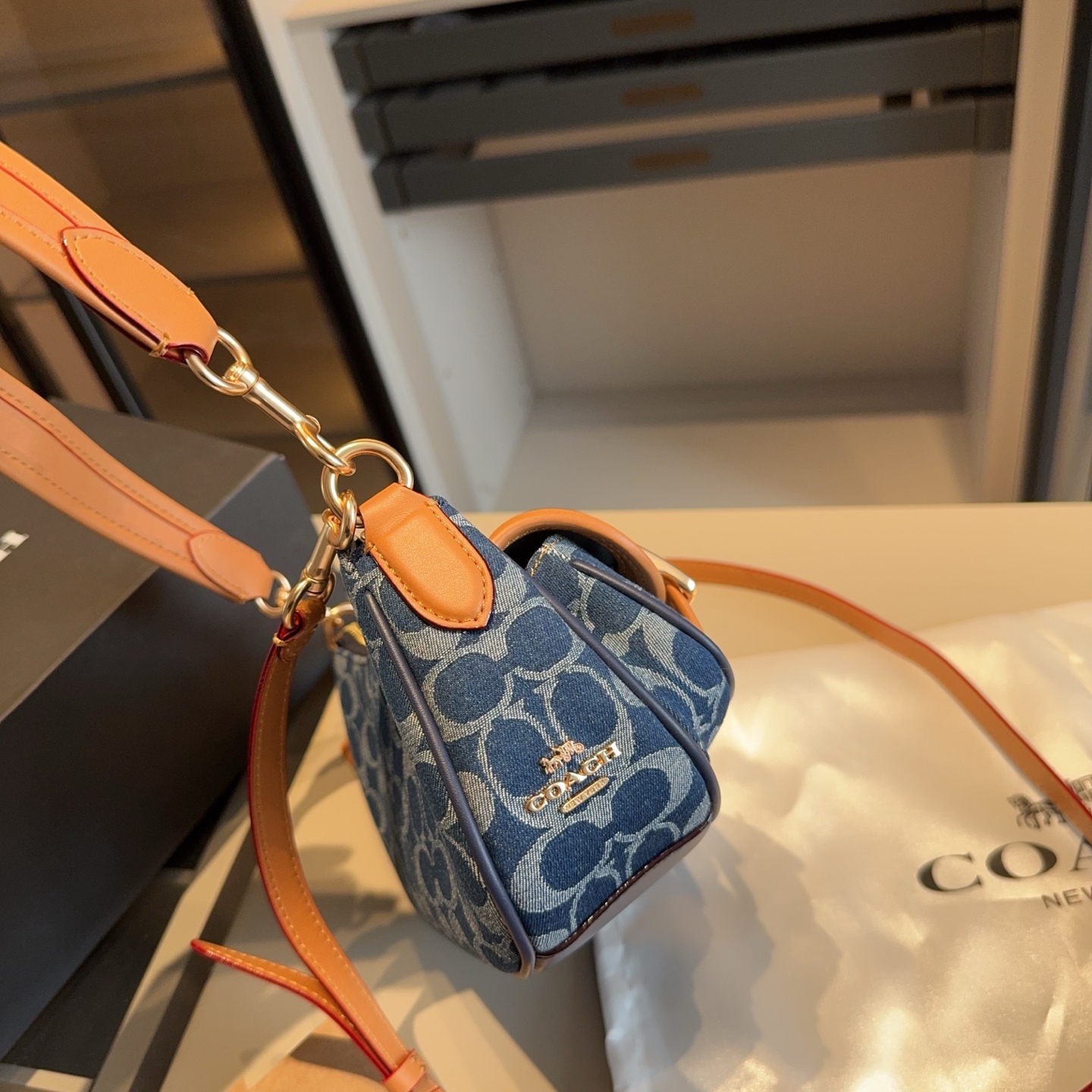COACH Ashton baguete underarm bag