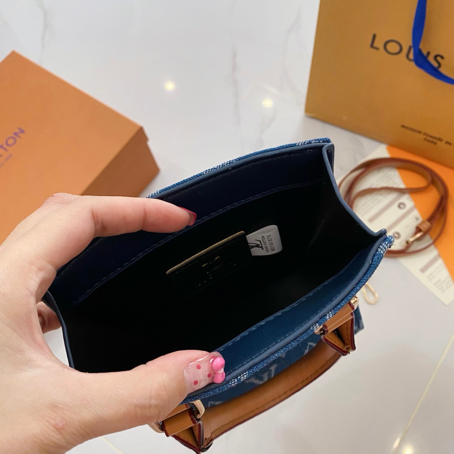 Louis Vuitton Presbyopia Series Handbag Commuting Mini Vertical Tote Bag Shoulder Crossbody Bag