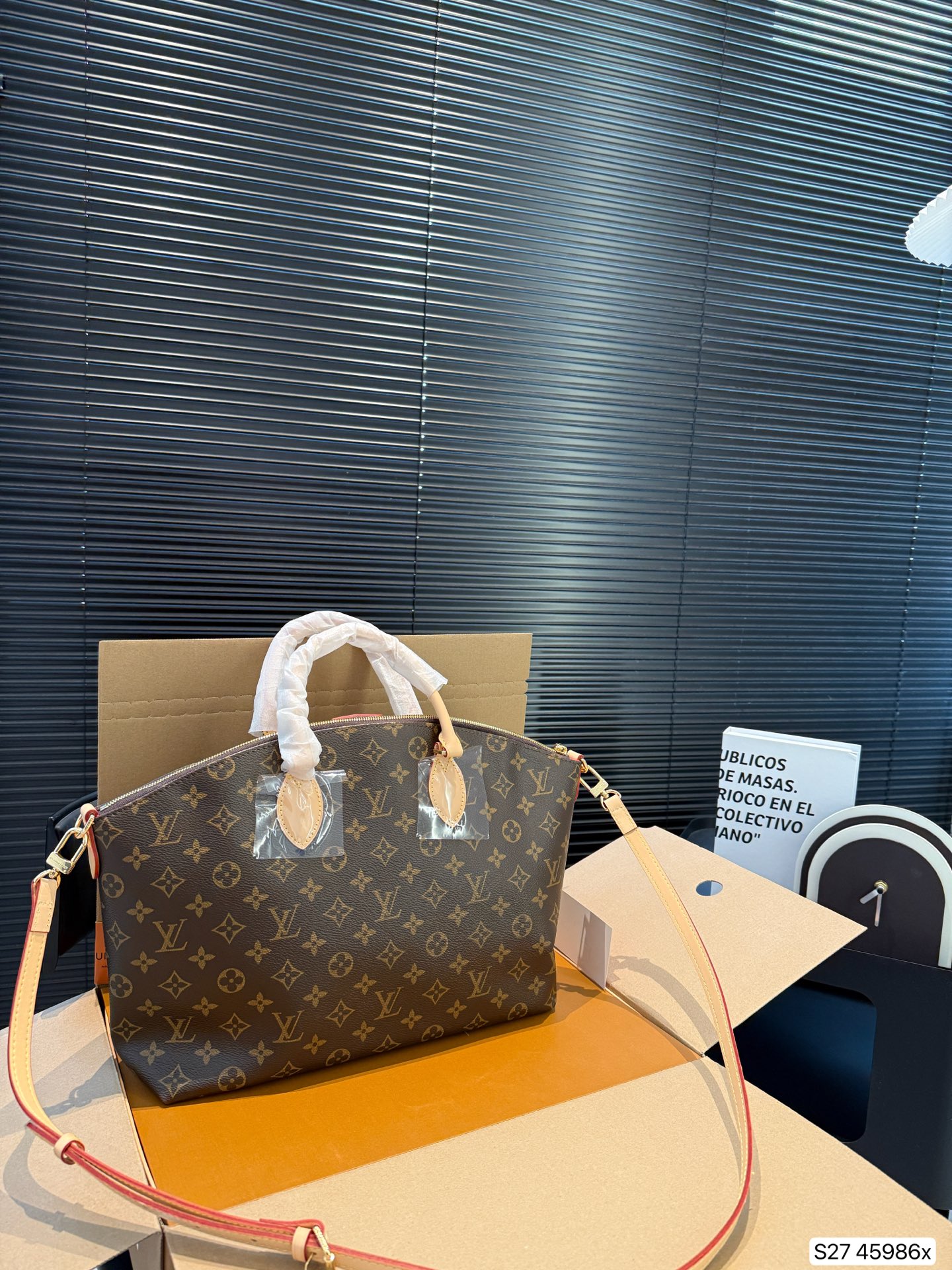 LV high-end dumpling bag