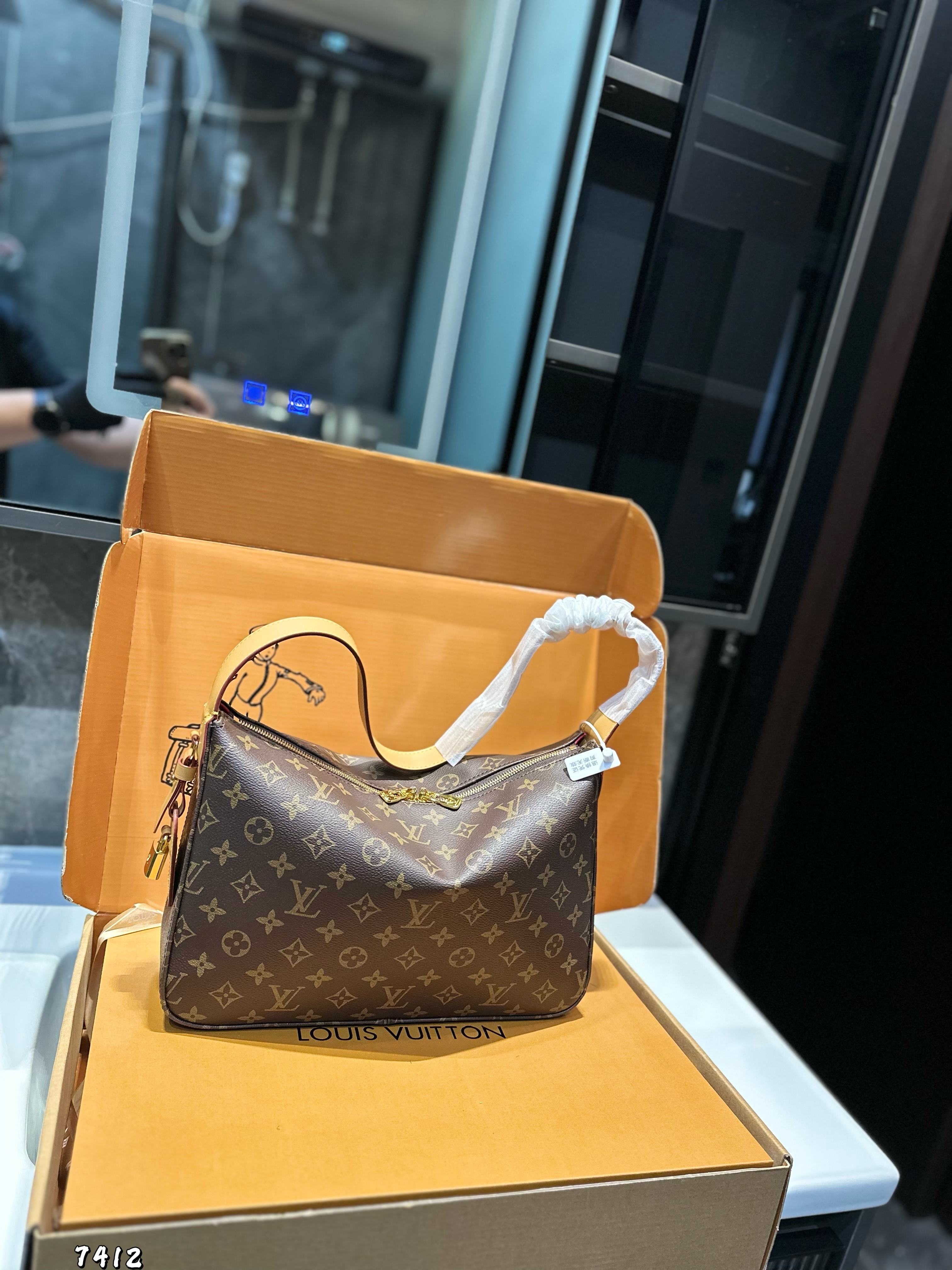 LV sully hobo underarm bag