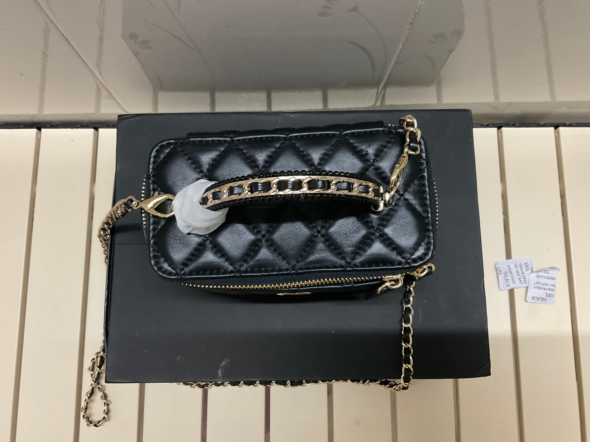 Chanel chain crossbody shoulder bag