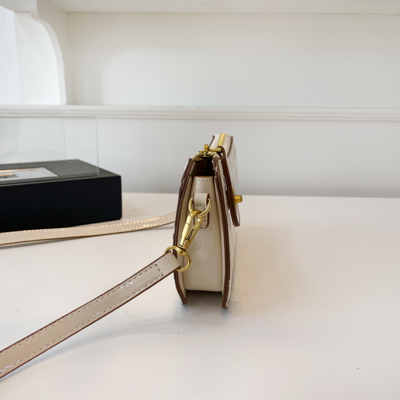 Louis Vuitton women's shoulder crossbody bag