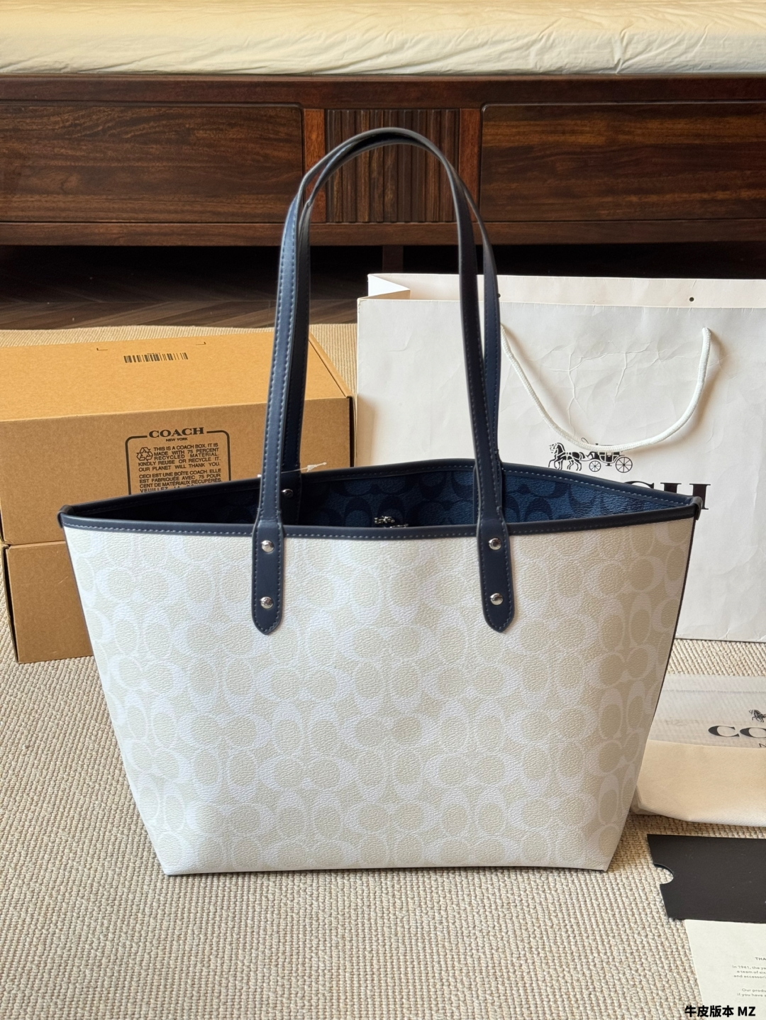 Coach & city tote classic tote bag