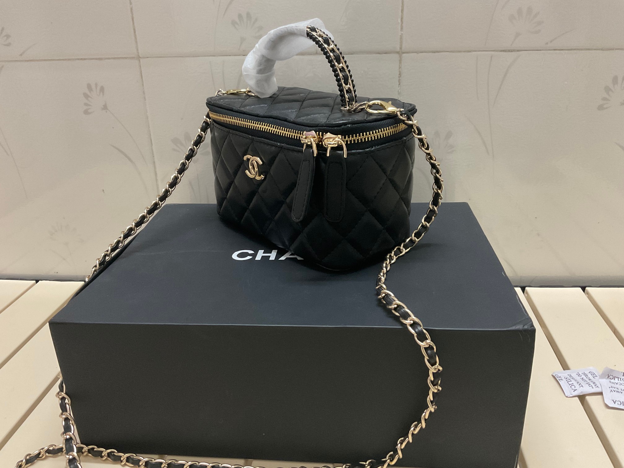 Chanel chain crossbody shoulder bag