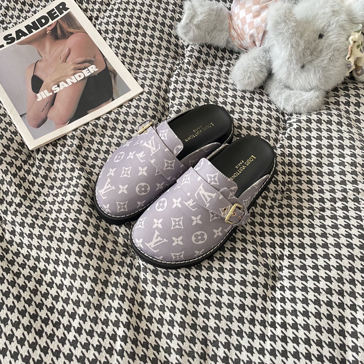 LV couple closed toe slippers