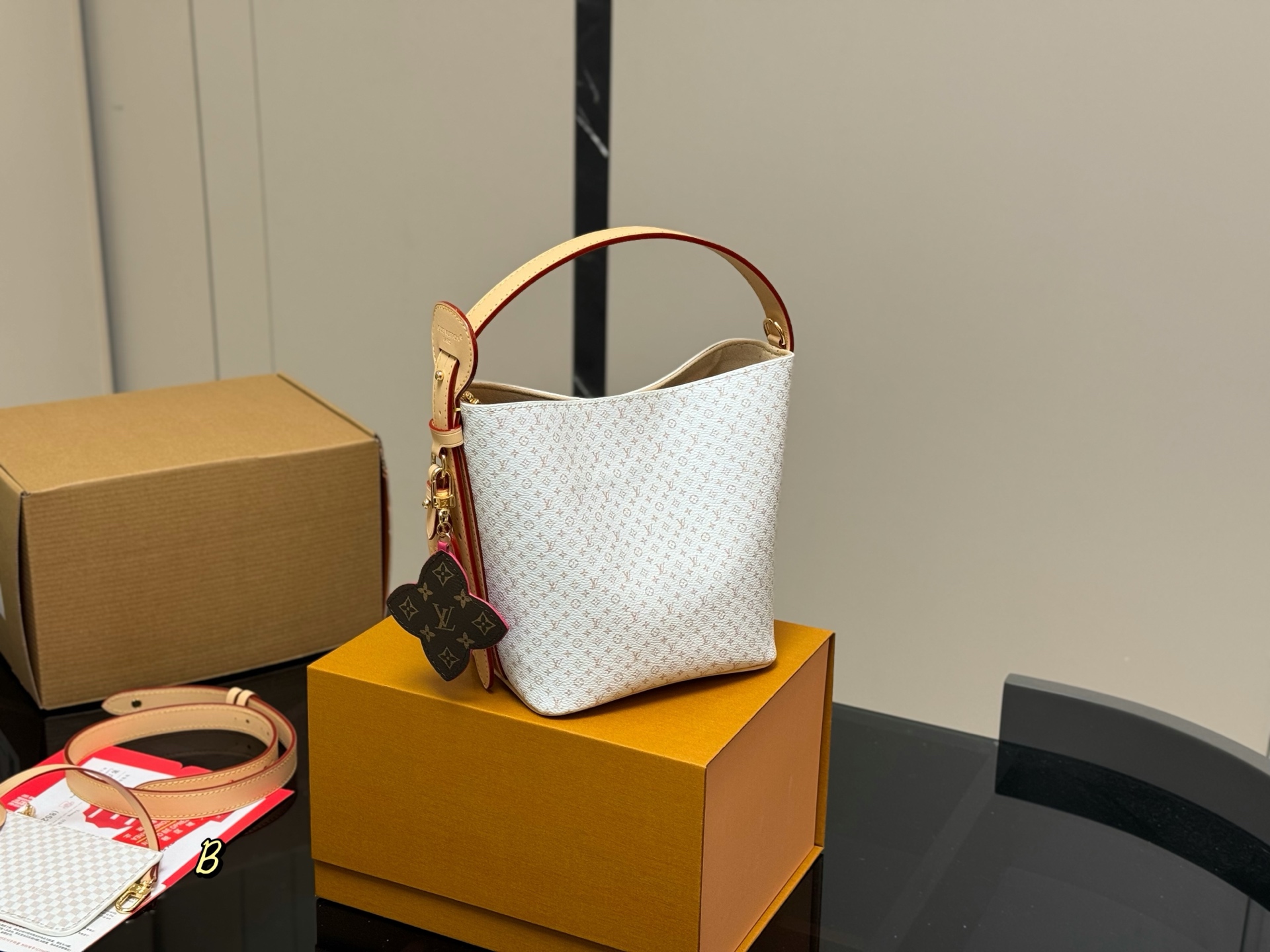 LV shoulder bucket bag