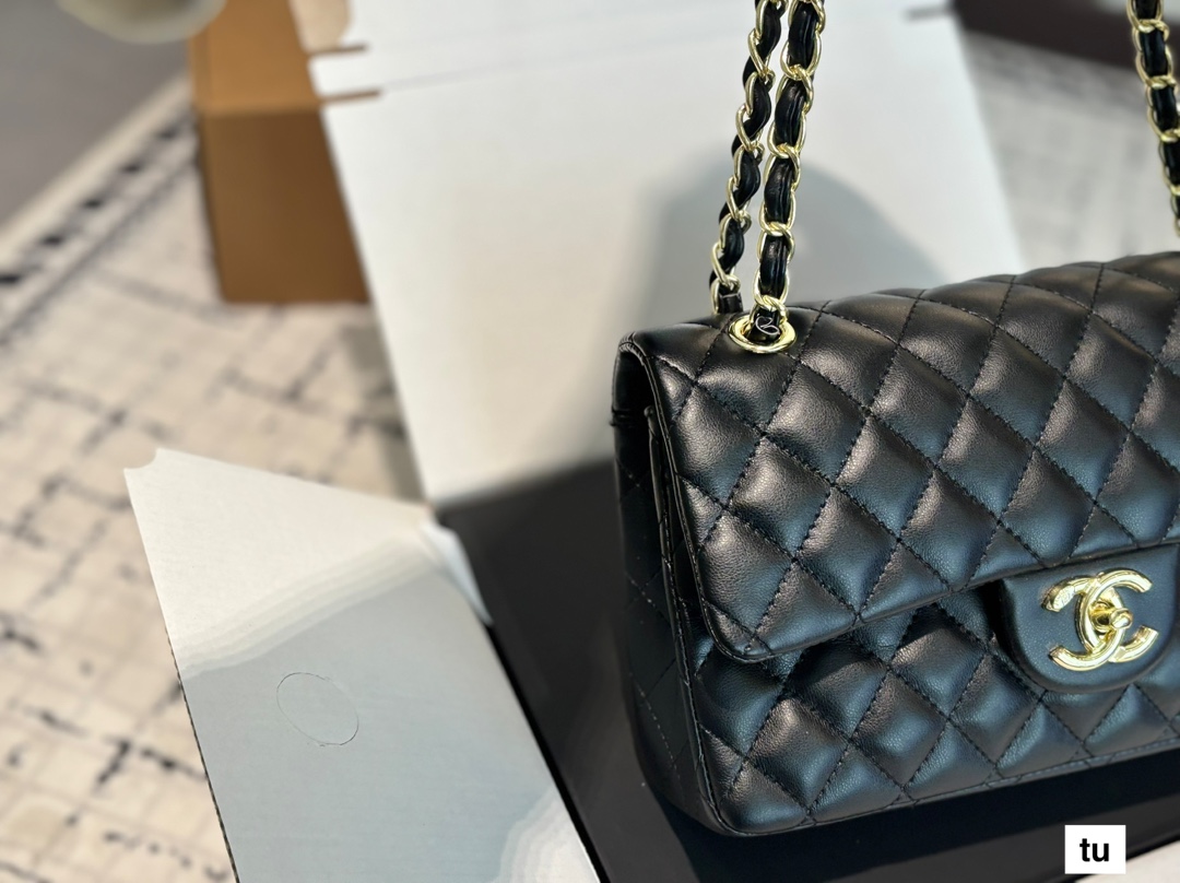 Chanel chain crossbody bag