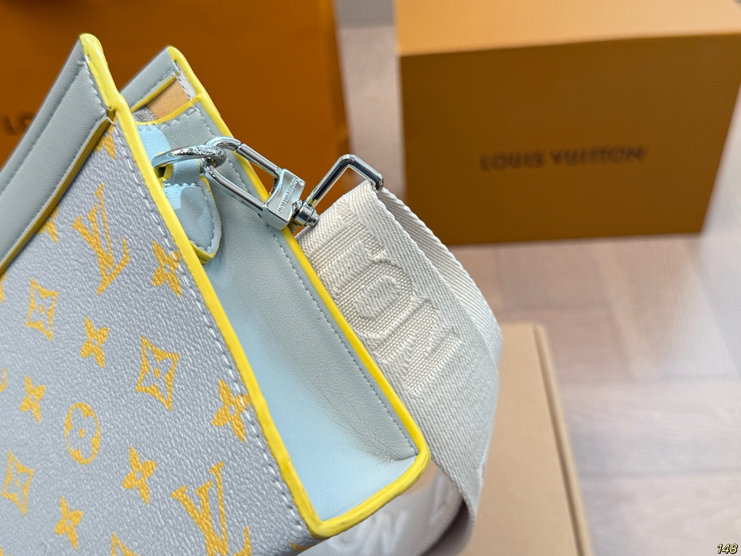 LV's new two-in-one messenger bag