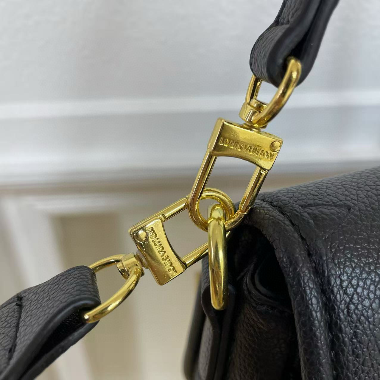 Louis Vuitton Messenger Bag Shoulder Crossbody Underarm Bag