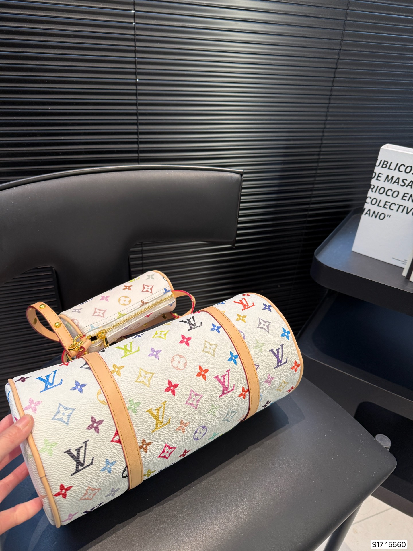 LV armpit bag 2-in-1 pillow bag classic and fashionable