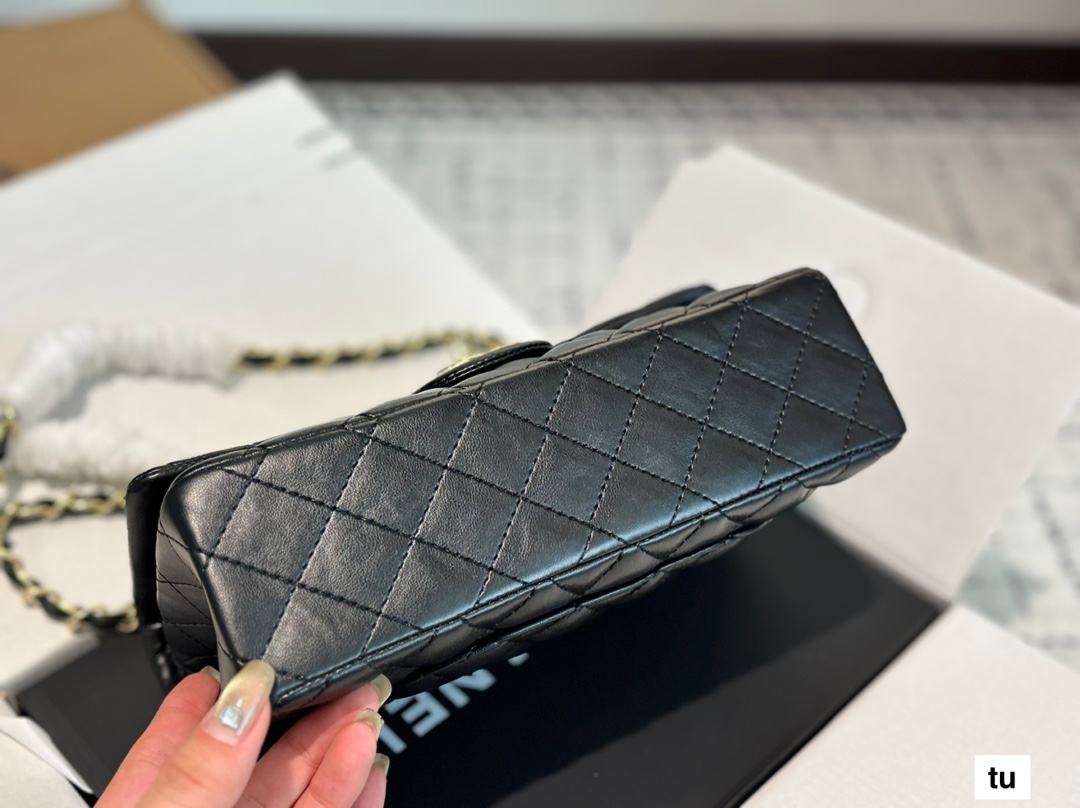 Chanel chain crossbody bag