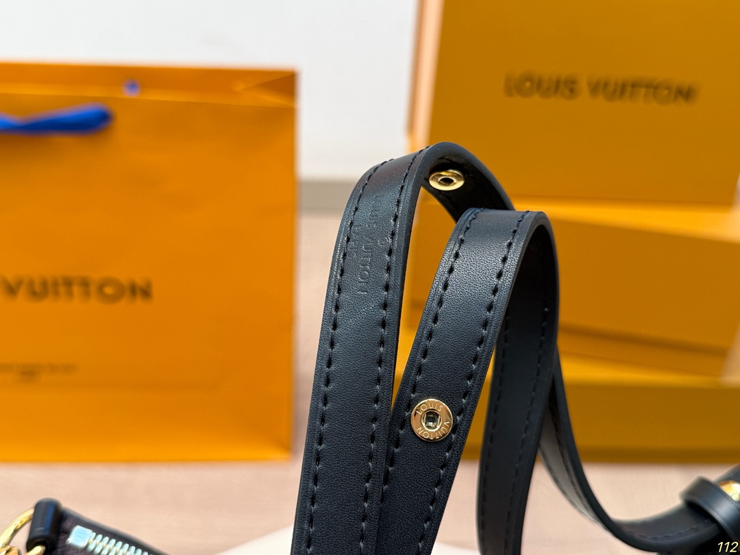 LV croissant top version