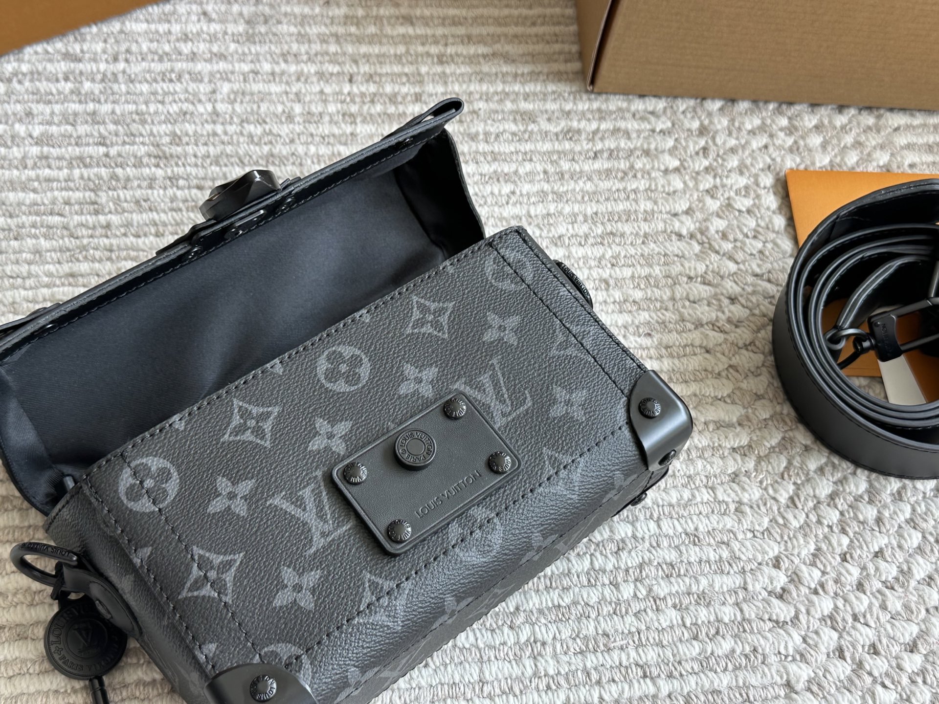 LV men's bag soultrunk box bag