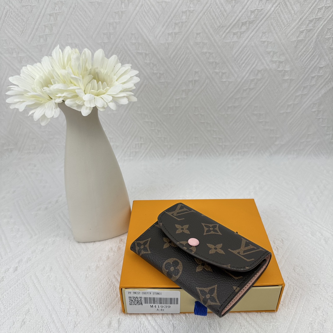 LV compact and practical coin purse