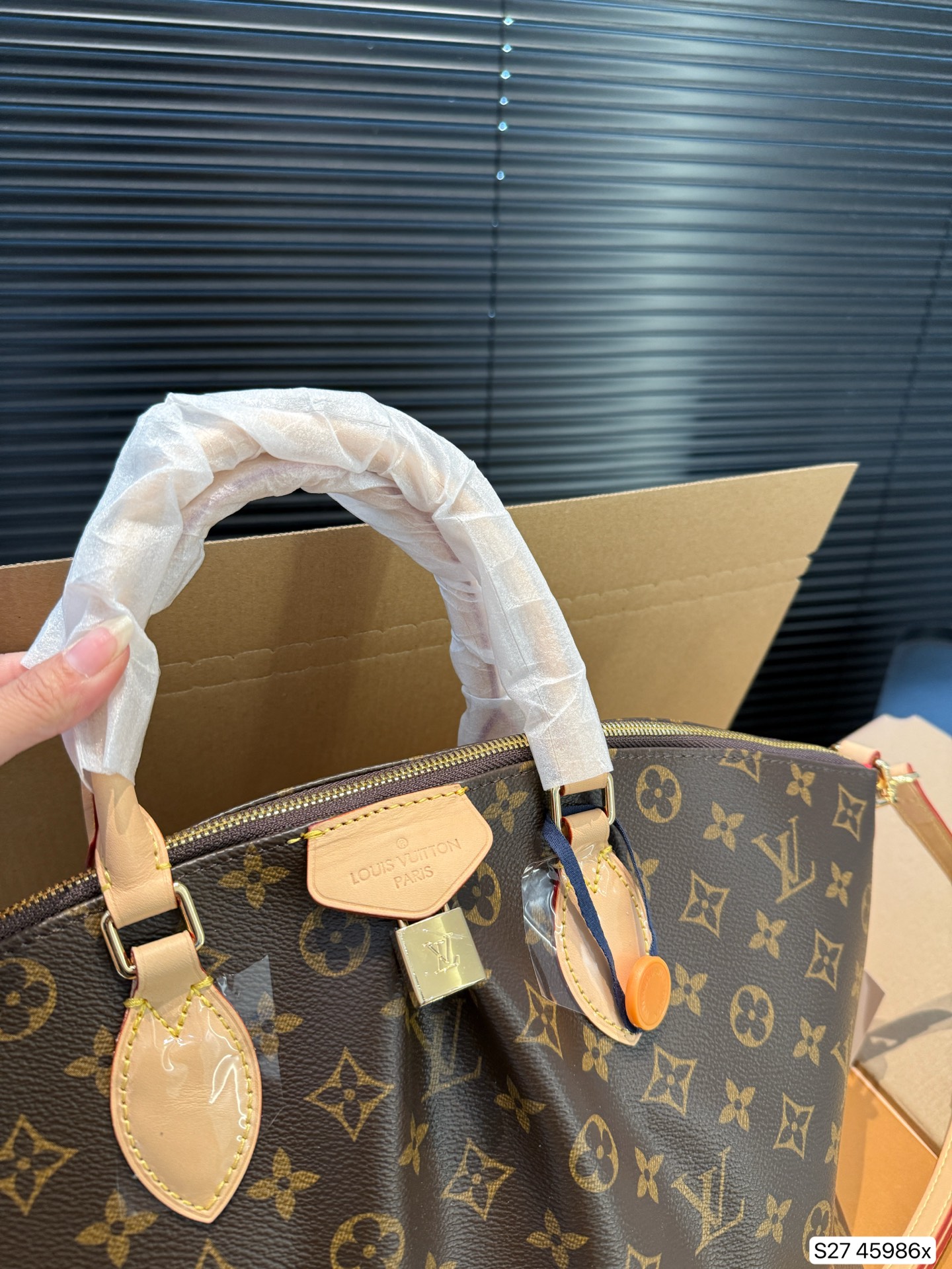 LV high-end dumpling bag