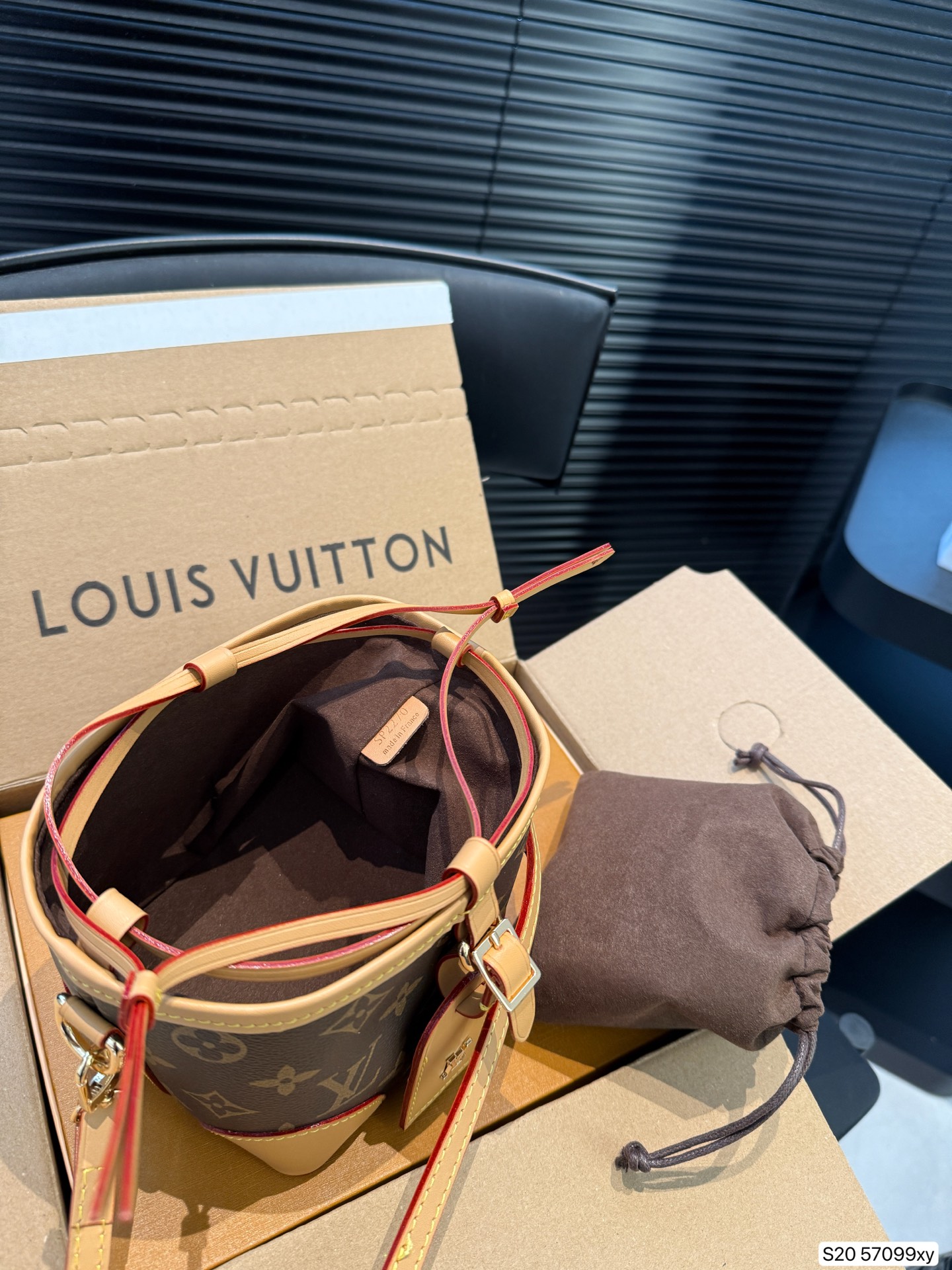 LV Mini monogram small bucket bag