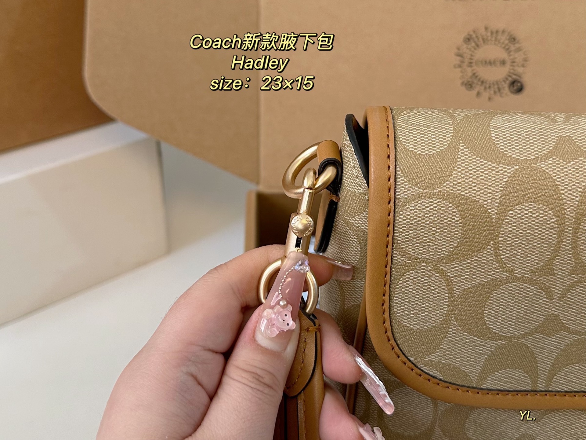 COACH new Hadley underarm bag