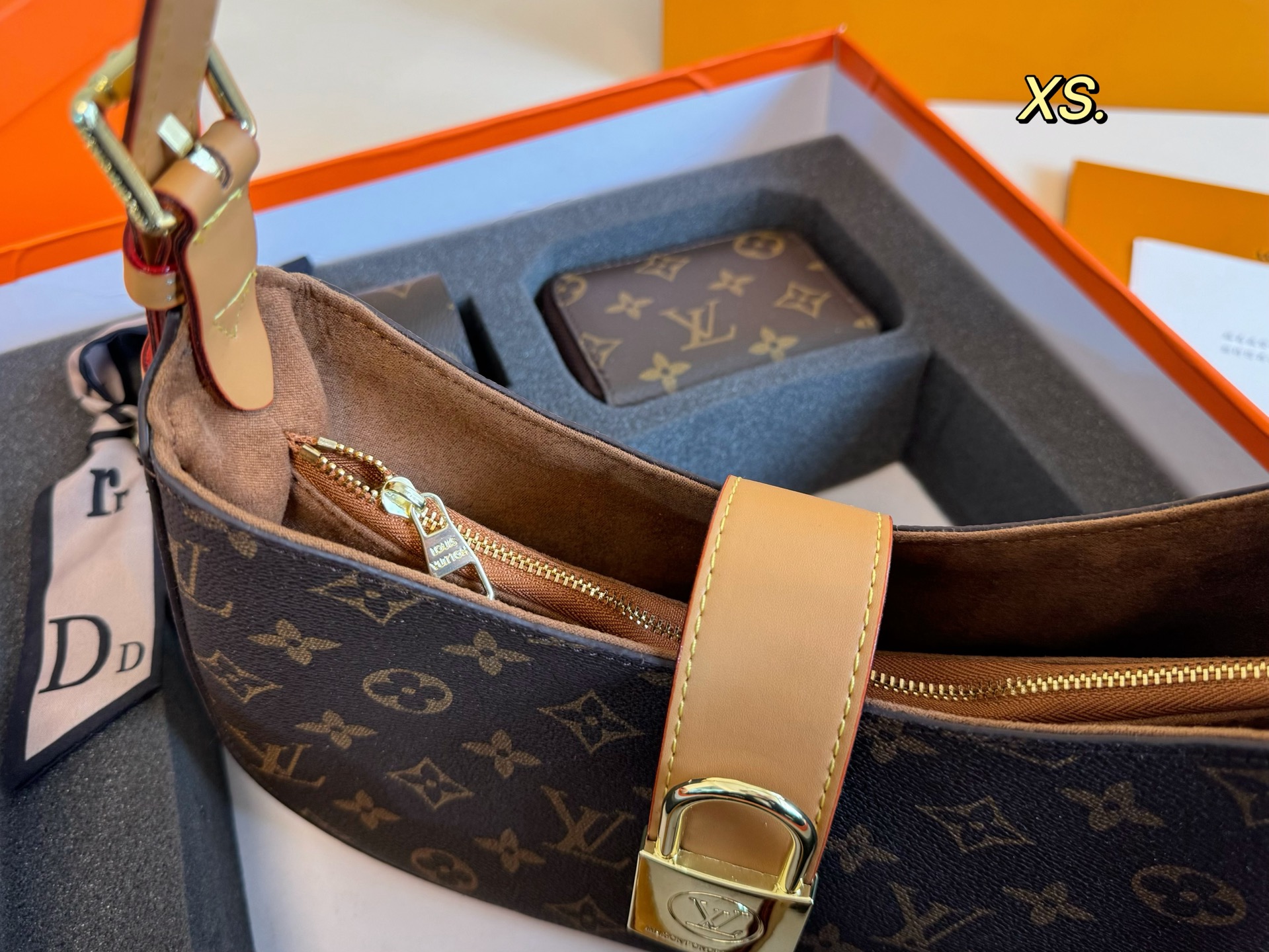LV Low key shoulder lock armpit bag case