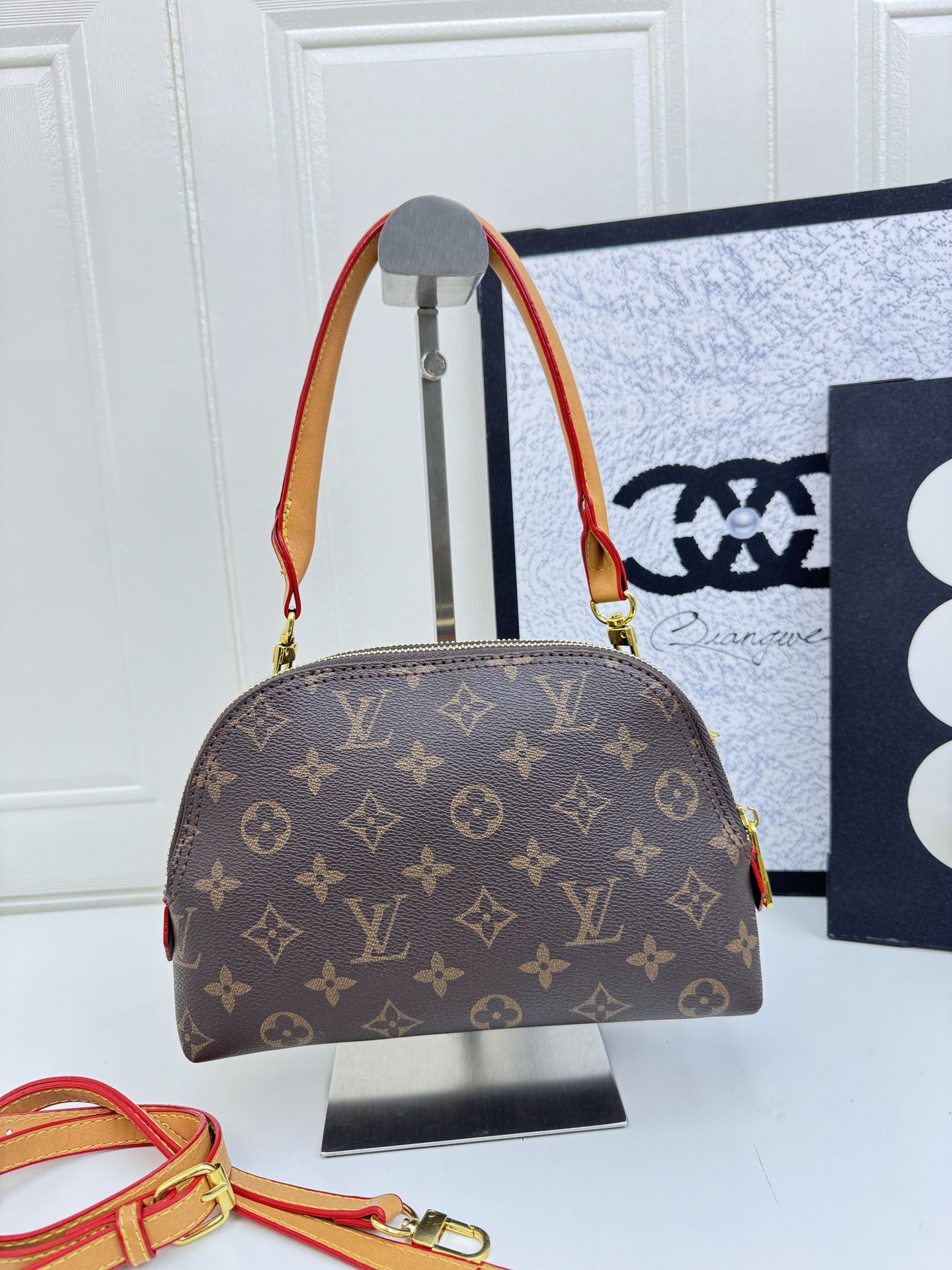 LV cosmetic bag design shoulder crossbody bag