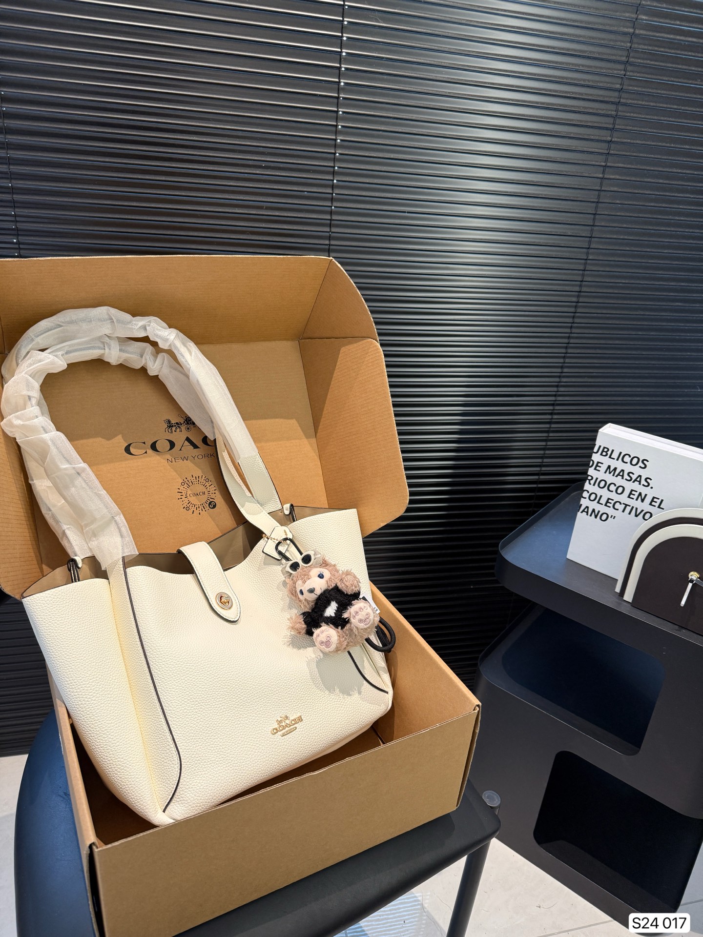 Coach vegetable basket hand-held crossbody bag retro high-end