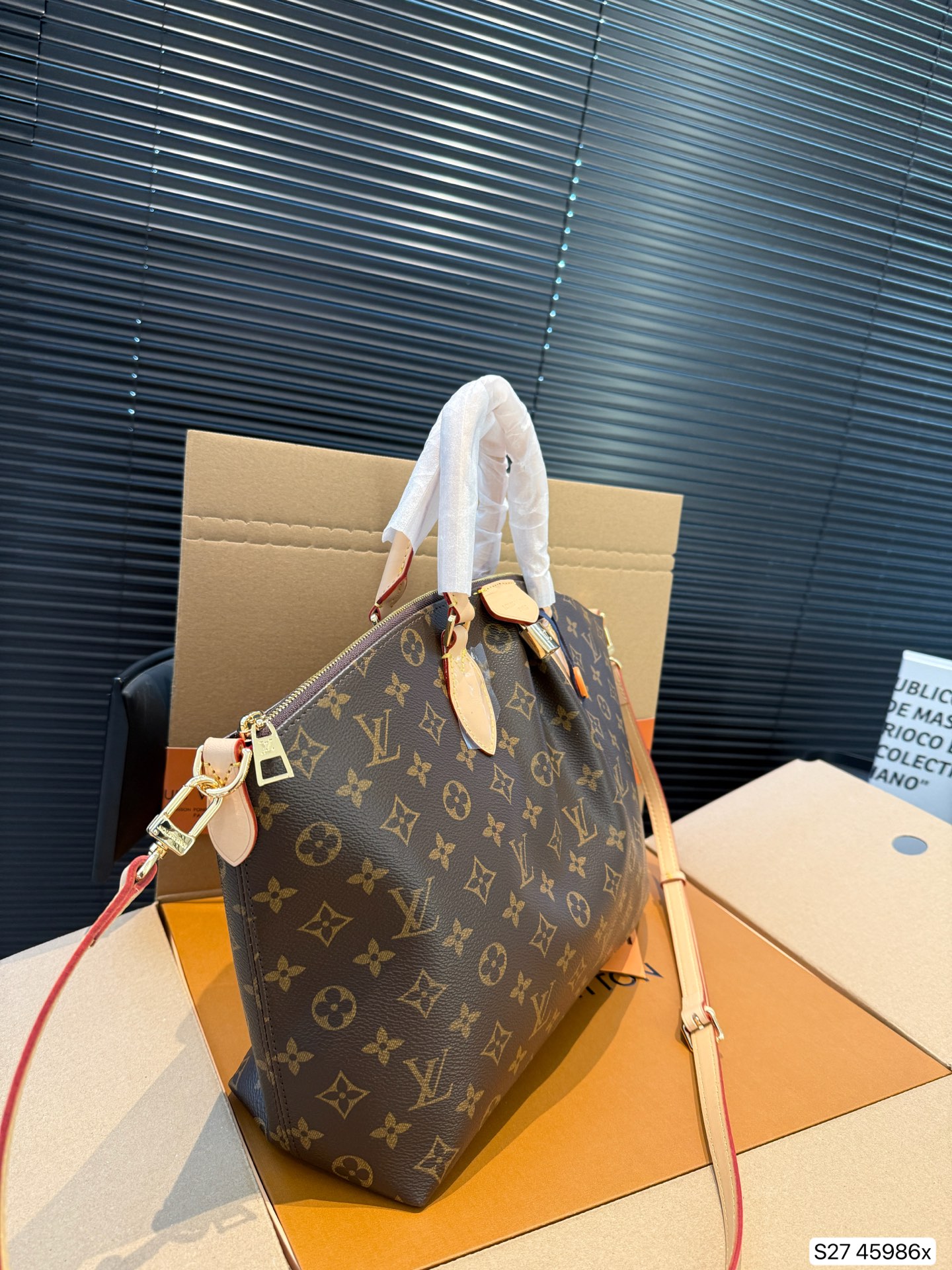 LV high-end dumpling bag