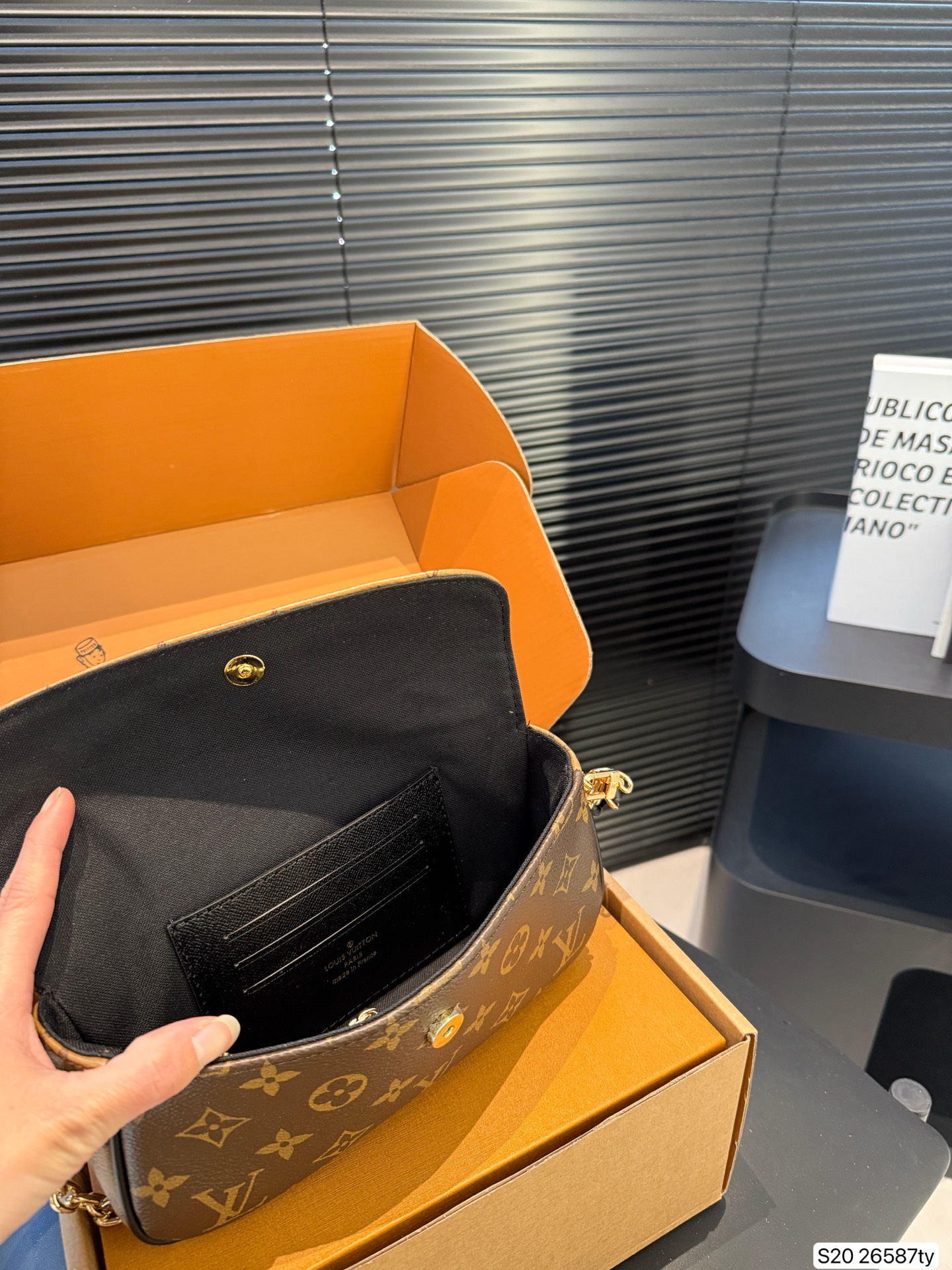 LV ivy underarm bag crossbody bag