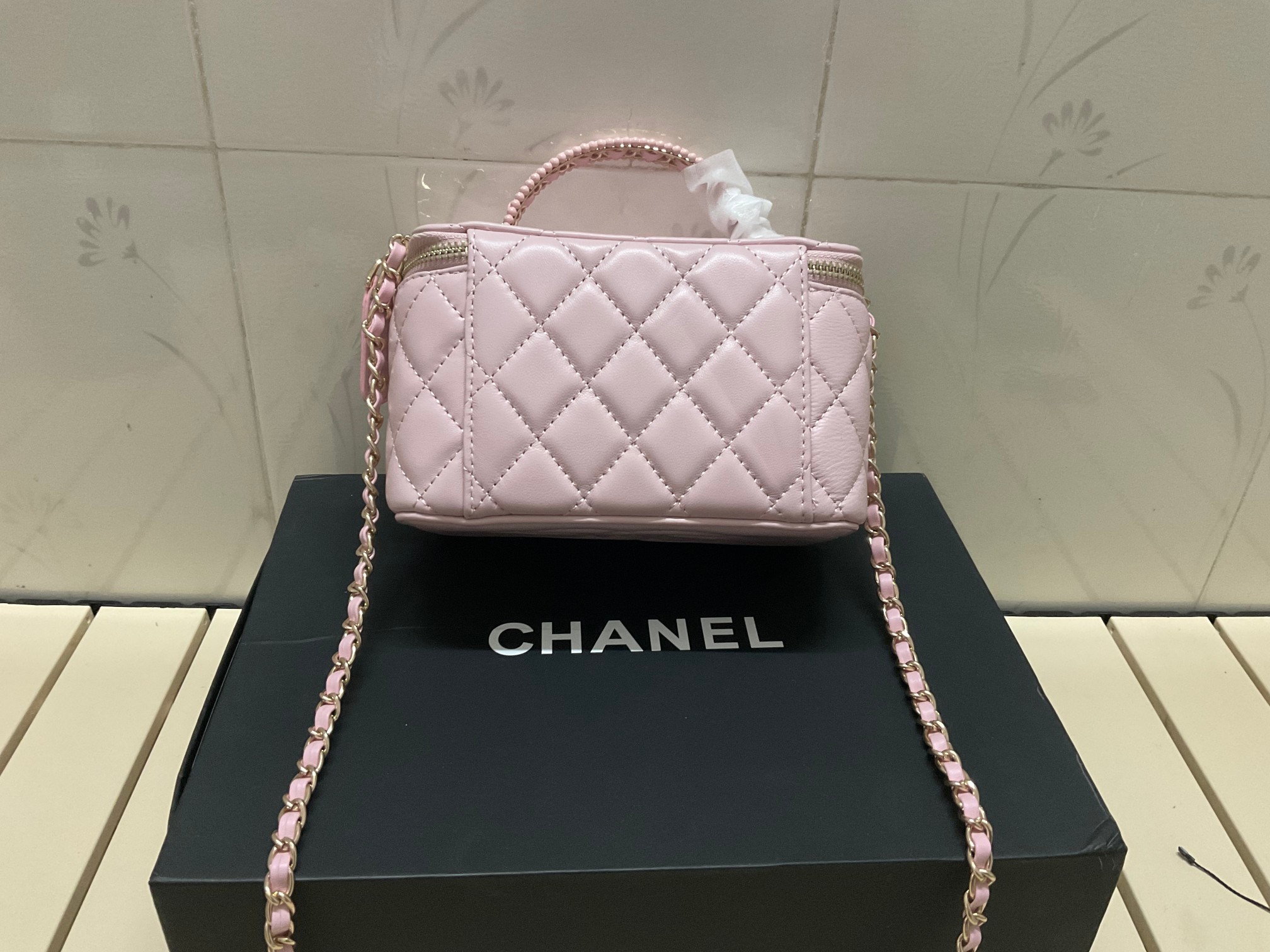 Chanel chain crossbody shoulder bag